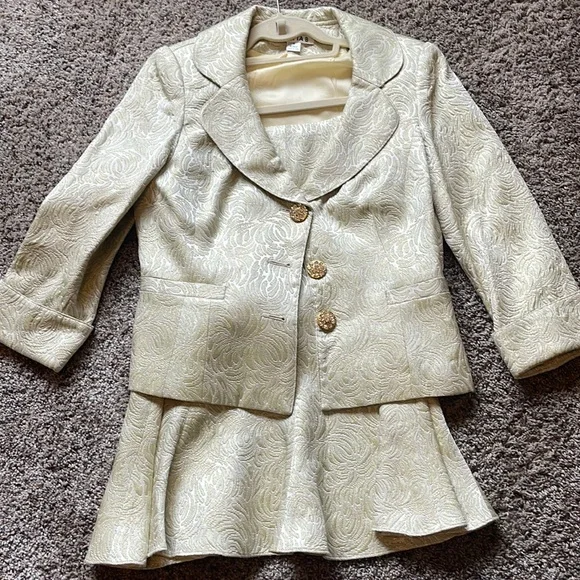Light green brocade suit. Vintage. Worn once. - Picture 1 of 5